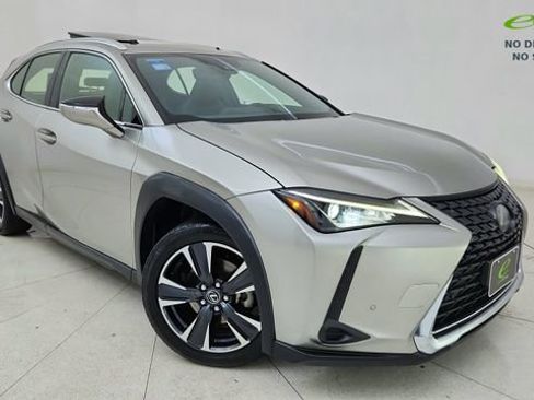 Used 2019 Lexus UX 200 FWD image 1