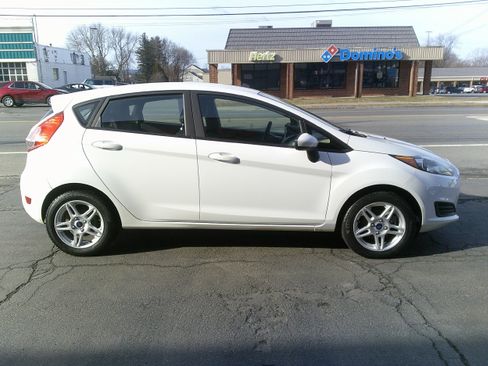 Used 2018 Ford Fiesta SE image 6