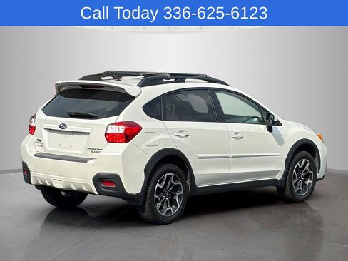 Used 2017 Subaru Crosstrek 2.0i Premium w/ Moonroof Package AWD/4WD image 4