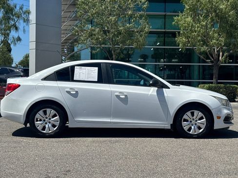 Used 2016 Chevrolet Cruze LS FWD image 3