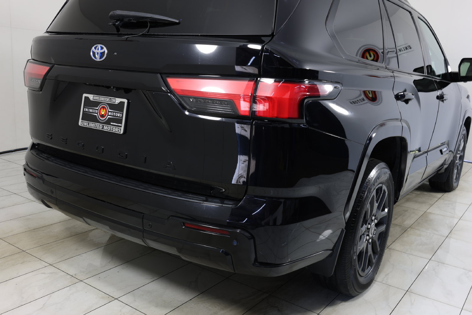 Used 2023 Toyota Sequoia Platinum AWD/4WD image 43