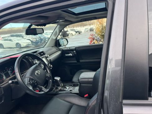 Used 2017 Toyota 4Runner TRD Off-Road Premium AWD/4WD image 7