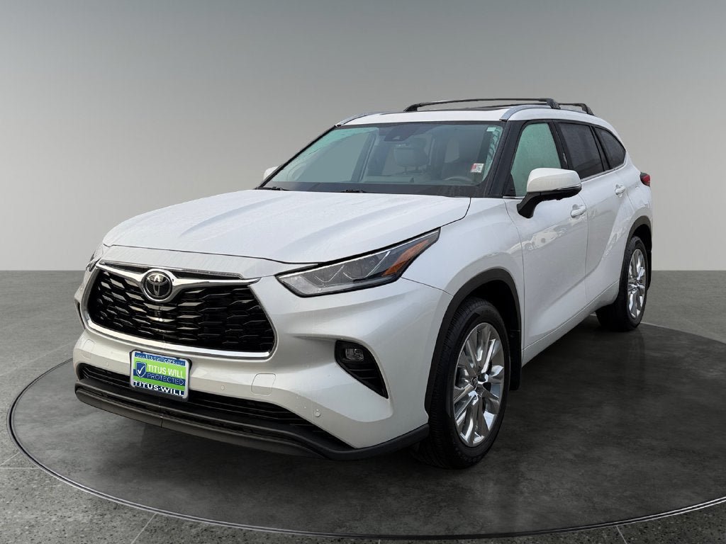 Used 2024 Toyota Highlander Limited AWD/4WD image 3