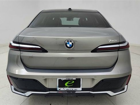 Used 2024 BMW 740i image 5