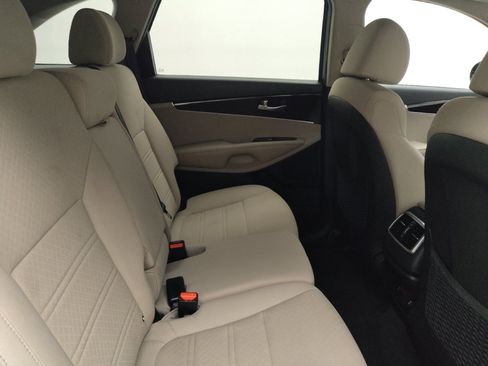 Used 2019 Kia Sorento AWD V6 image 19