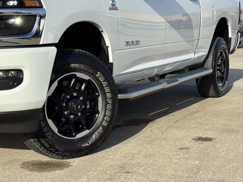 Used 2025 RAM 2500 Laramie AWD/4WD image 3