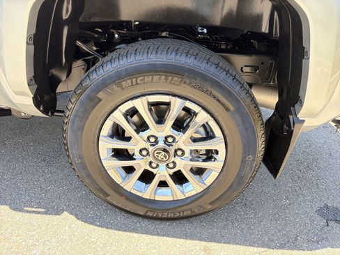 Used 2026 Toyota Tacoma Limited AWD/4WD image 19