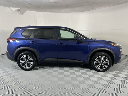 Used 2022 Nissan Rogue SV image 9