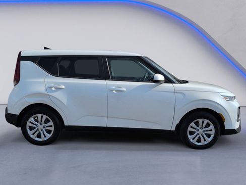 Used 2020 Kia Soul LX image 12