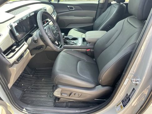 New 2026 Kia Carnival EX FWD image 9