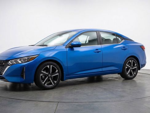 Used 2025 Nissan Sentra SV image 2