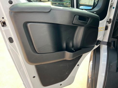 Used 2025 RAM ProMaster 2500 w/ Convenience Group FWD image 14