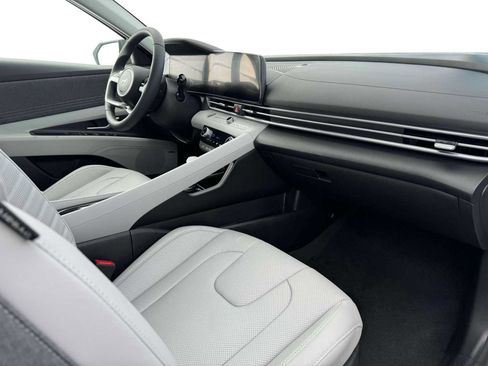 Used 2025 Hyundai Elantra Limited FWD image 15