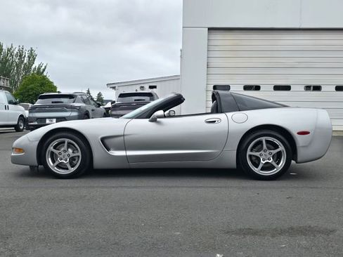 Used 2004 Chevrolet Corvette Coupe w/ Roof Package RWD image 2