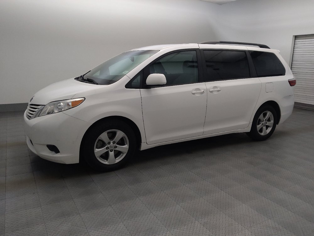 Used 2017 Toyota Sienna LE FWD image 2