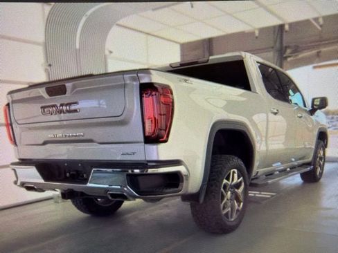 Used 2022 GMC Sierra 1500 SLT w/ X31 Off-Road Package AWD/4WD image 3