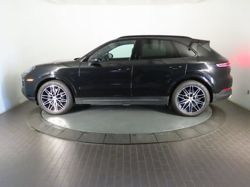 Certified 2024 Porsche Cayenne AWD/4WD image 2