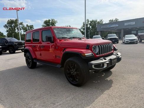 Used 2025 Jeep Wrangler Unlimited Sahara AWD/4WD image 9