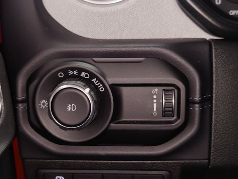 Used 2025 Jeep Wrangler Unlimited Sahara image 24