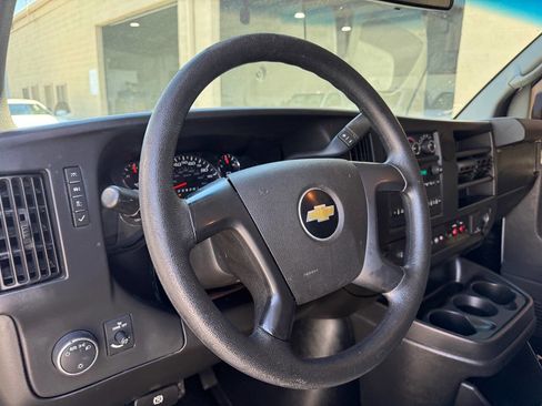Used 2015 Chevrolet Express 2500 RWD image 15