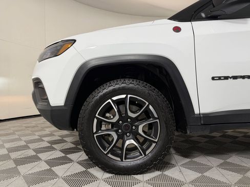 Used 2025 Jeep Compass Trailhawk AWD/4WD image 10