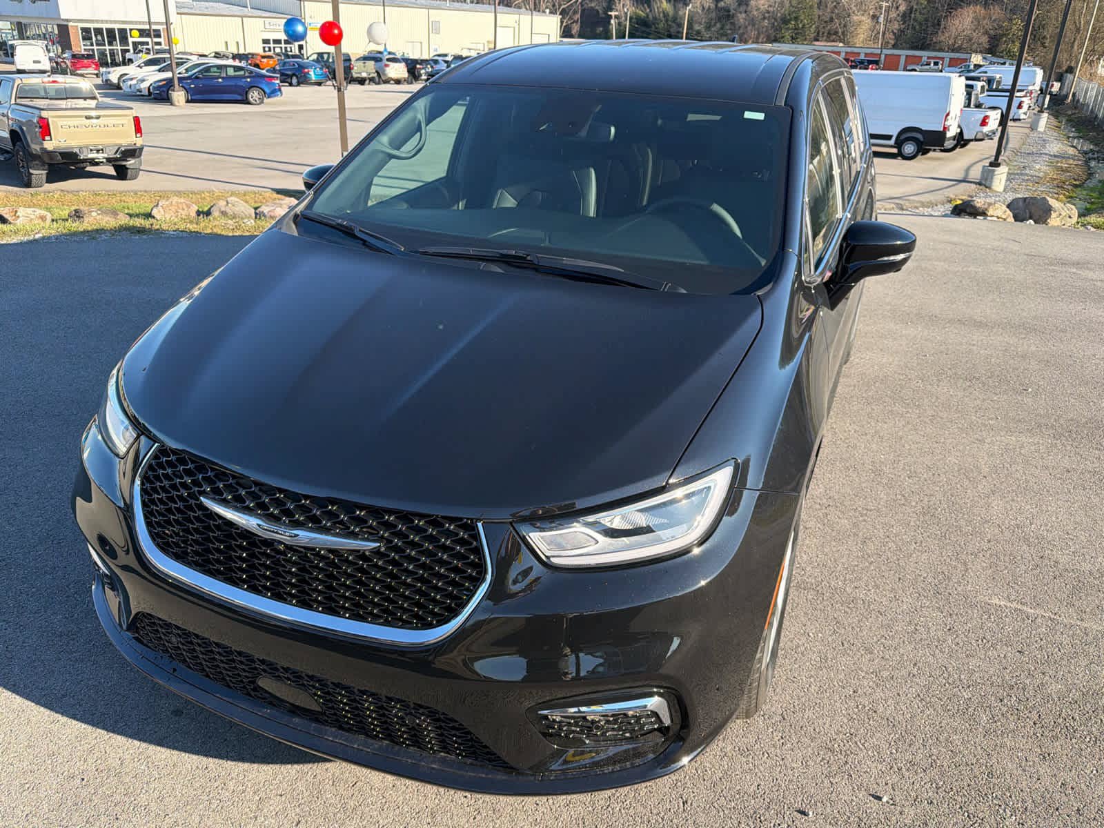 New 2026 Chrysler Pacifica Select FWD image 2