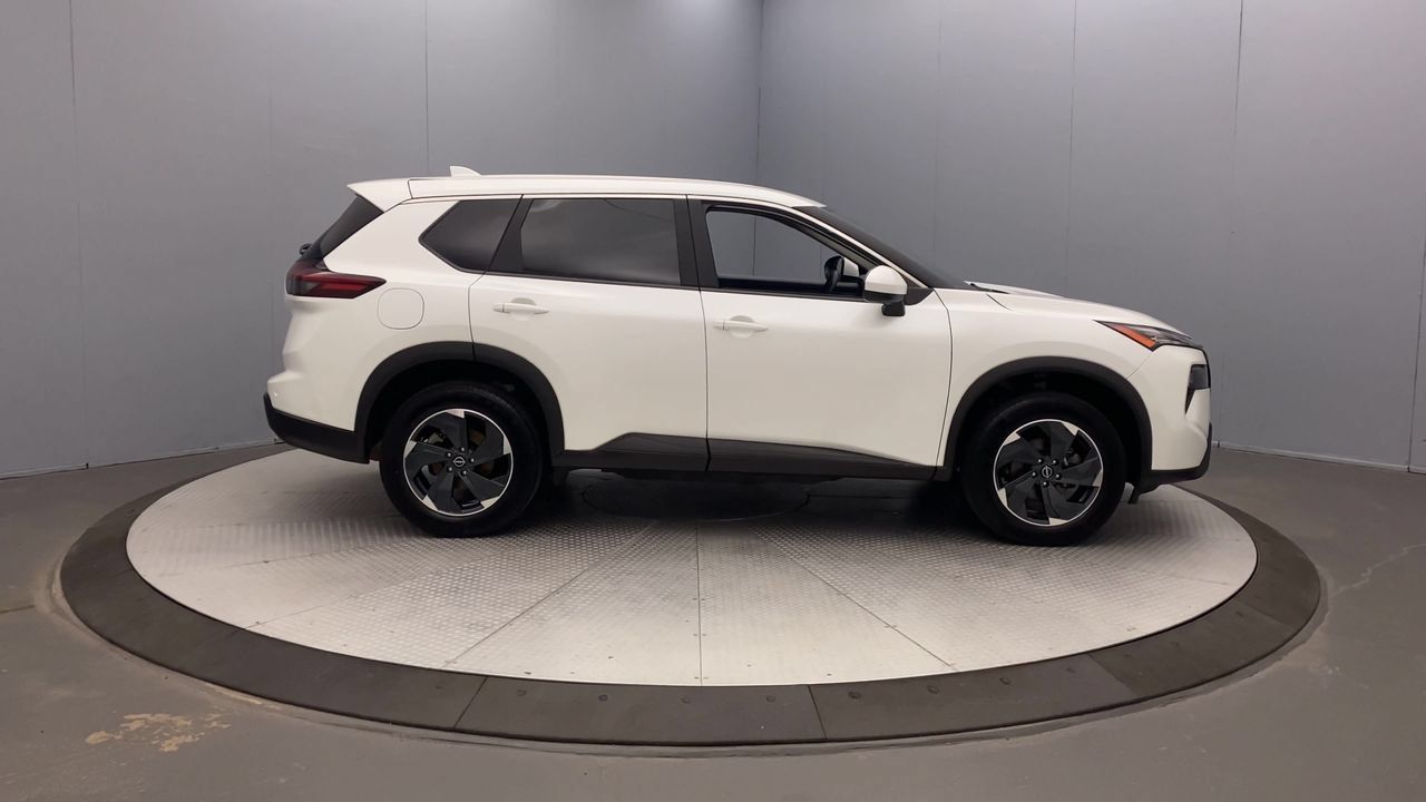Used 2025 Nissan Rogue SV AWD/4WD image 6
