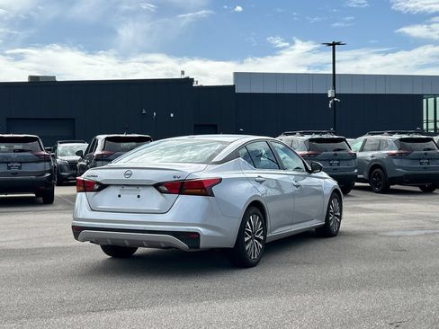Used 2024 Nissan Altima 2.5 SV FWD image 5