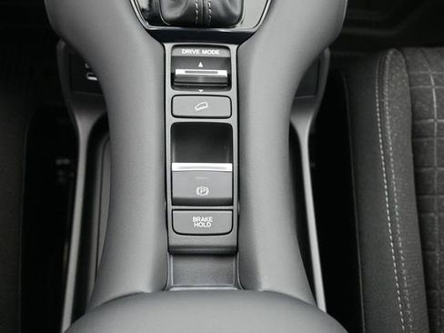 New 2026 Honda HR-V LX image 9