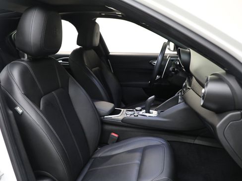 Used 2022 Alfa Romeo Giulia Sprint image 14