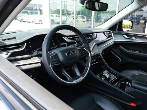 Used 2023 Jeep Grand Cherokee 4WD 4xe image 29