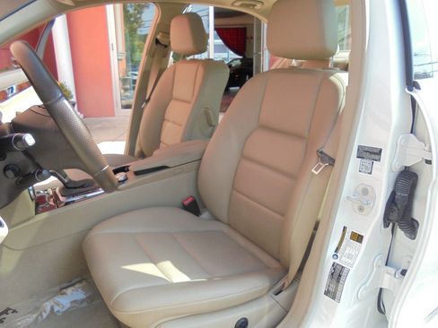 Used 2014 Mercedes-Benz C 300 4MATIC Sedan w/ Premium 1 Package image 10