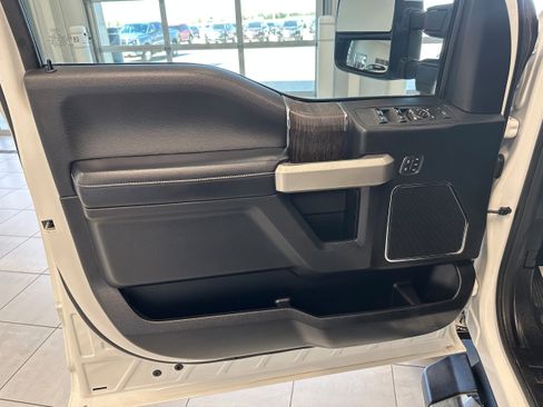 Used 2020 Ford F250 Lariat w/ Lariat Value Package AWD/4WD image 12