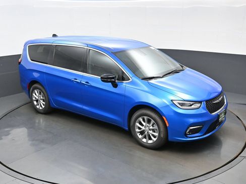 New 2026 Chrysler Pacifica Select AWD/4WD image 28