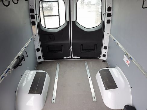 Used 2019 Mercedes-Benz Sprinter 144 Cargo image 18