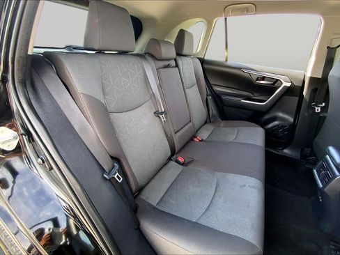 Used 2025 Toyota RAV4 XLE FWD image 19