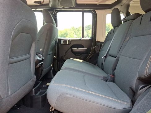 Certified 2024 Jeep Wrangler Unlimited AWD/4WD image 10