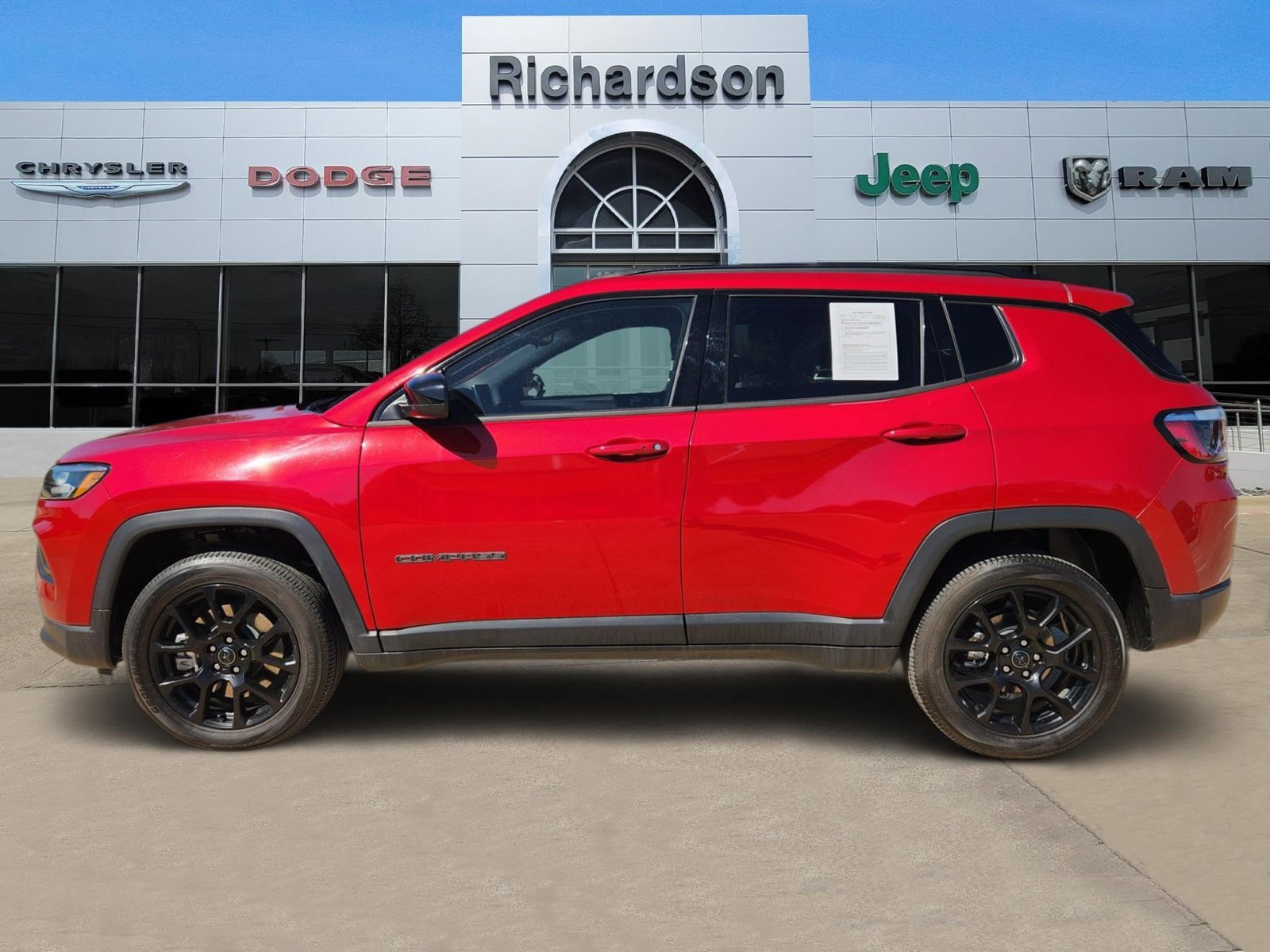 Used 2025 Jeep Compass Latitude w/ Altitude Special Edition AWD/4WD image 3