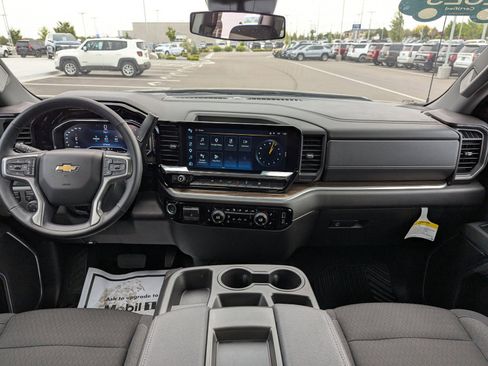 Used 2025 Chevrolet Silverado 1500 LT AWD/4WD image 29