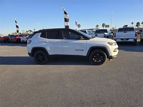 Used 2023 Buick Encore GX Select image 4