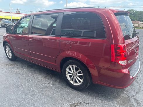 Used 2014 Dodge Grand Caravan SXT w/ UConnect Hands-Free Group FWD image 3