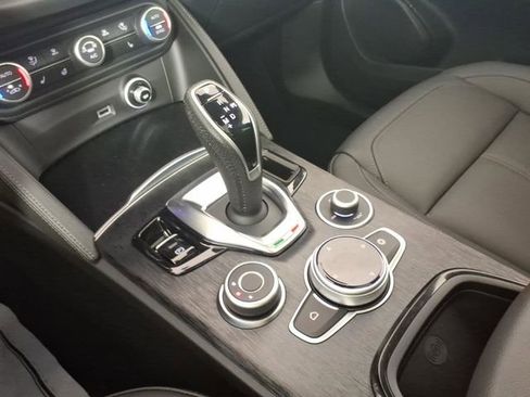 Used 2024 Alfa Romeo Stelvio Sprint image 25