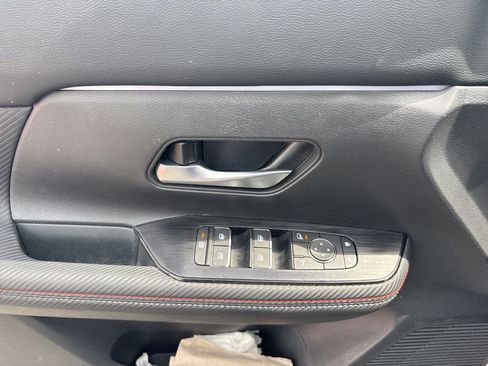 Used 2025 Nissan Kicks SR FWD image 9