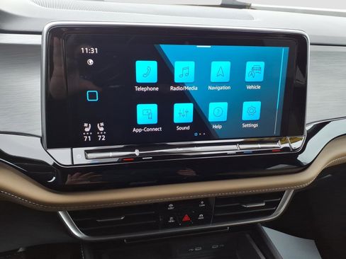 Used 2024 Volkswagen Atlas Cross Sport SE image 23