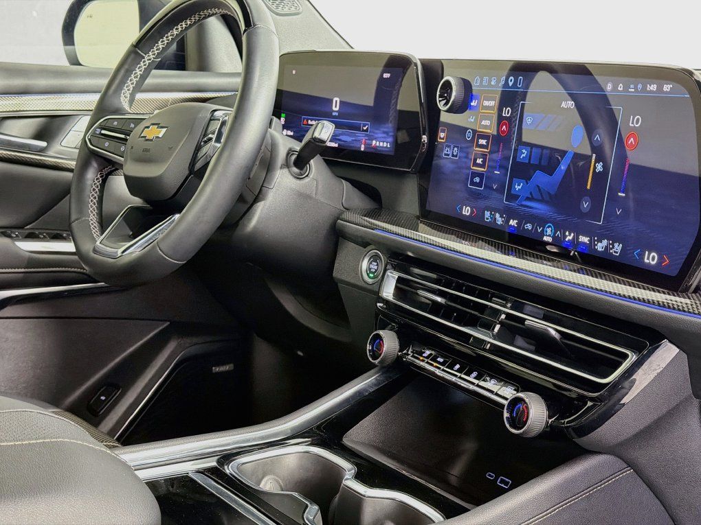 Used 2025 Chevrolet Traverse High Country FWD image 37