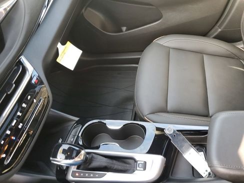 Used 2025 Buick Envista Avenir image 23