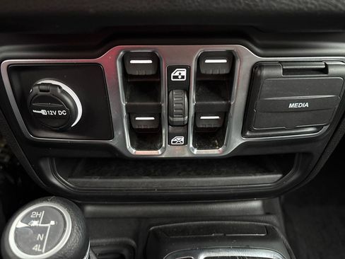 Used 2025 Jeep Wrangler Unlimited Sport image 15