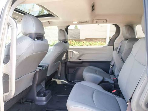 Used 2022 Toyota Sienna XLE w/ XLE Plus Package image 19