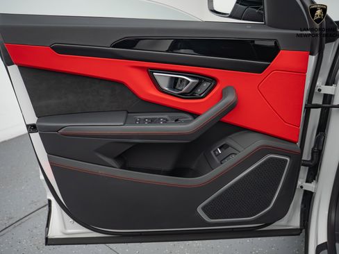 Used 2024 Lamborghini Urus S image 38