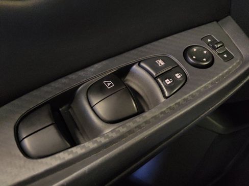 Used 2025 Nissan Sentra SV FWD image 27